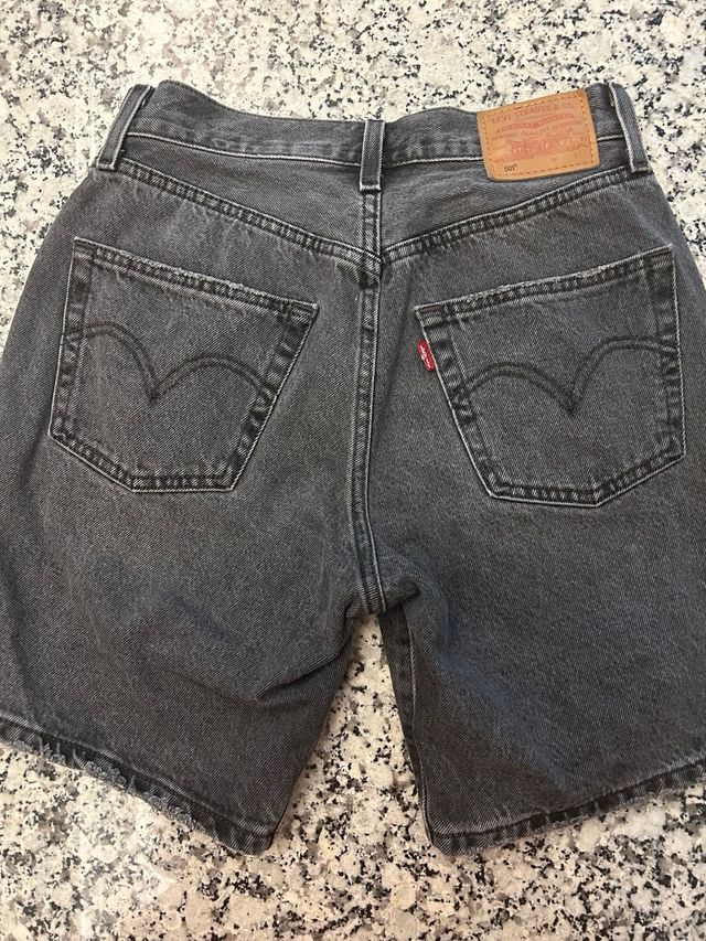 Shorts Levi's 505 Cinza