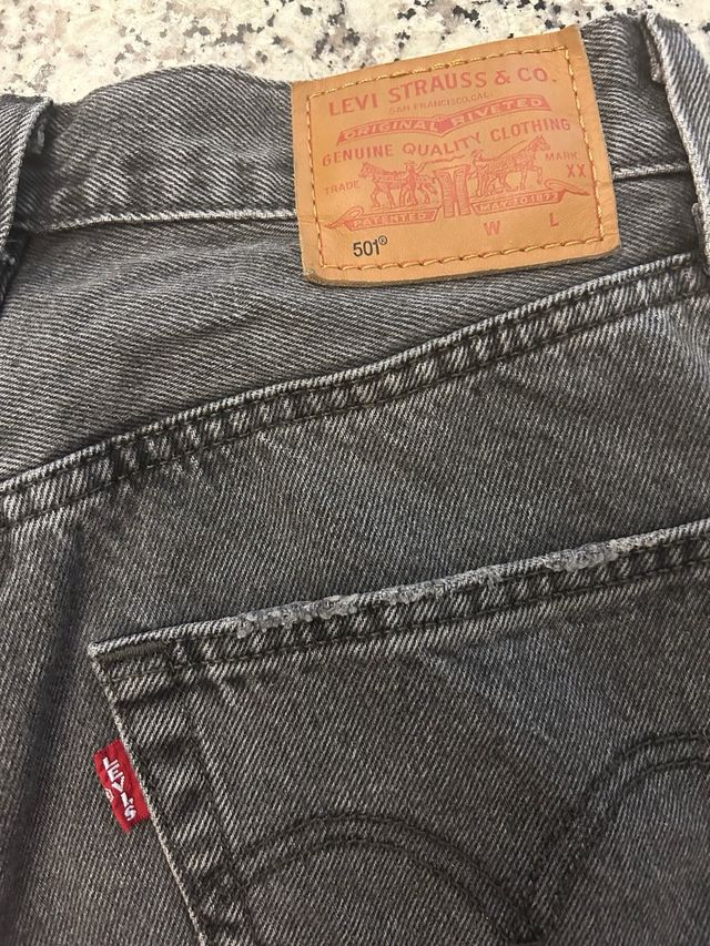 Shorts Levi's 505 Cinza