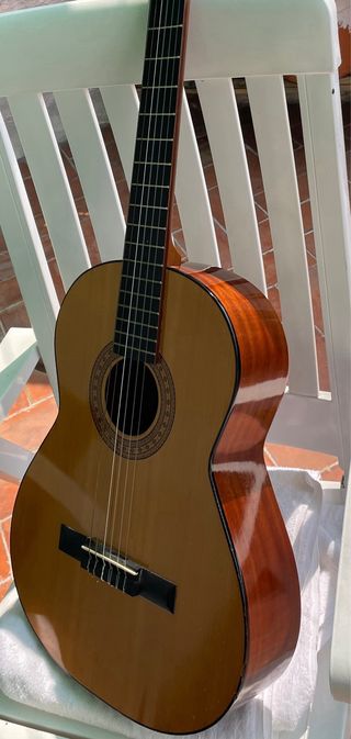 Guitarra clásica Admira Paloma