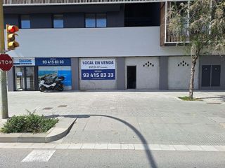 Local comercial en alquiler en Casagemes - Canyadó en Badalona