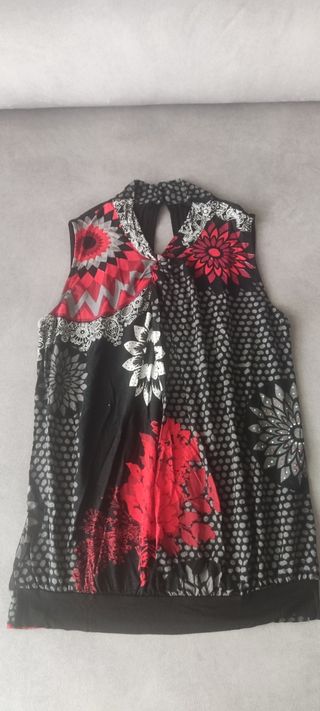 Camiseta Desigual XS - negra y roja