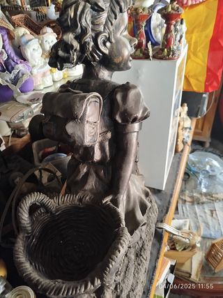 Escultura niña bici - Jardín