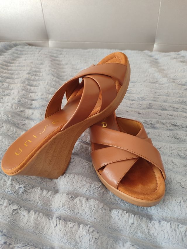 Zapatos Unisa tacón cuña marrón