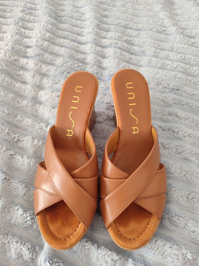 Zapatos Unisa tacón cuña marrón