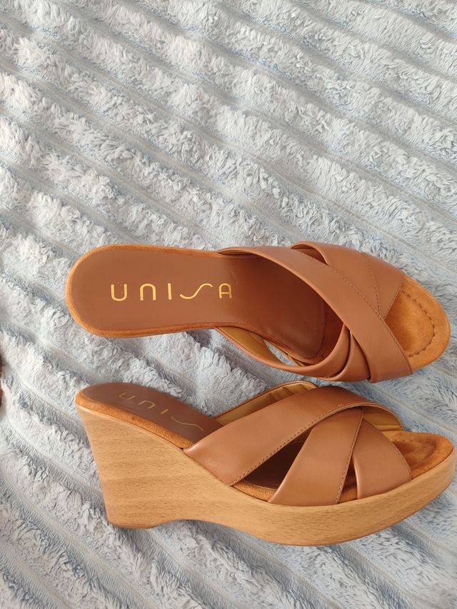 Zapatos Unisa tacón cuña marrón