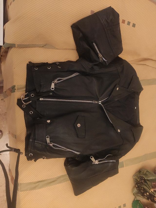 Cazadora cuero negra