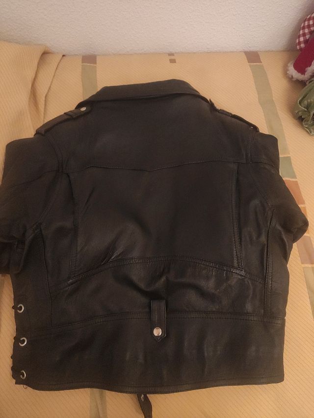 Cazadora cuero negra