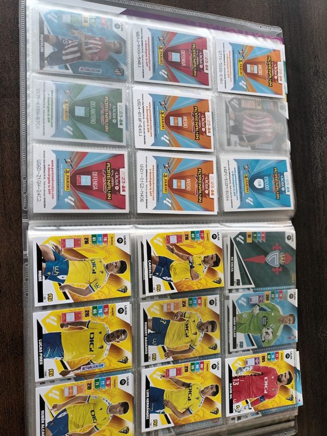Álbum cromos Adrenalyn XL 23-24