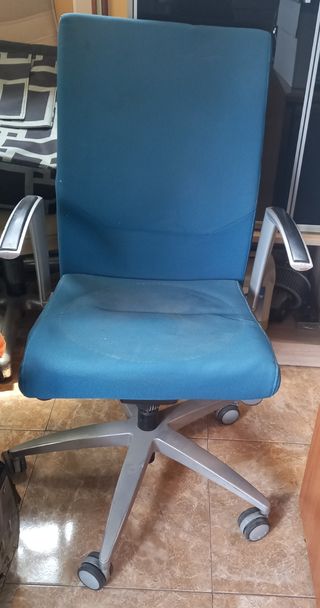 Silla oficina giratoria azul