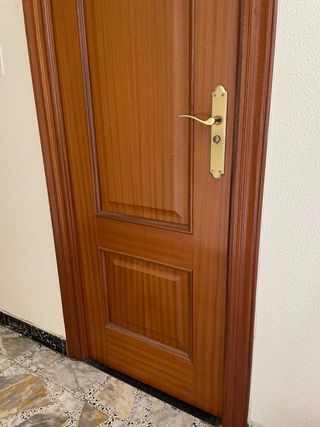Puertas madera maciza