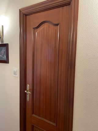 Puertas madera maciza