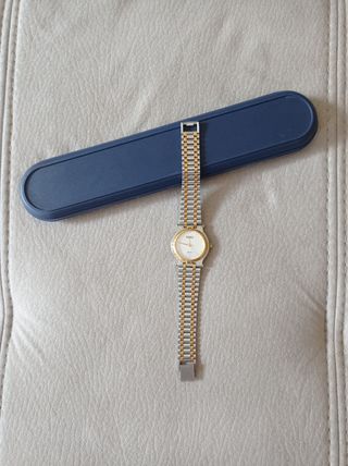 Reloj Vogue dorado y plateado