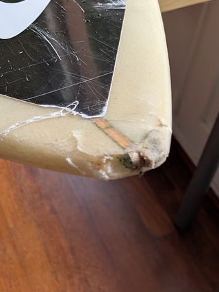 Tabla surf usada - pequeña grieta