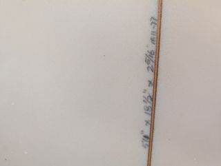 Tabla surf usada - pequeña grieta