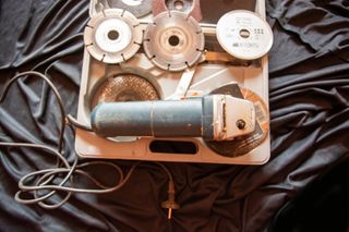 Amoladora radial de 125 mm.