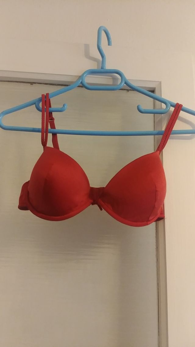 Sujetador rojo con relleno y aros satin