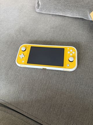 Nintendo Switch Lite gialla