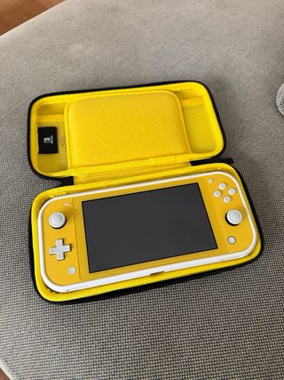 Nintendo Switch Lite gialla