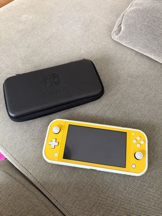 Nintendo Switch Lite gialla