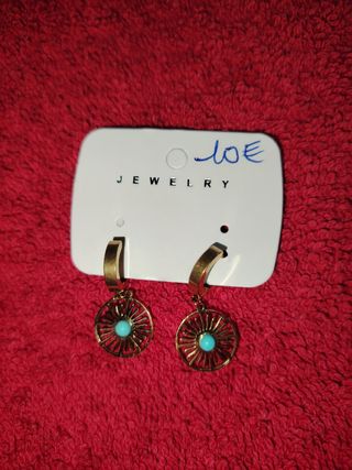 Pendientes dorados con turquesa