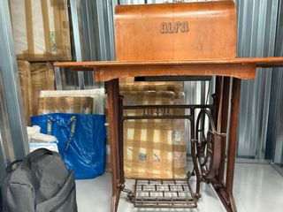 Máquina coser Alfa antigua