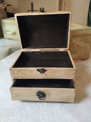 Baúl costurero de madera