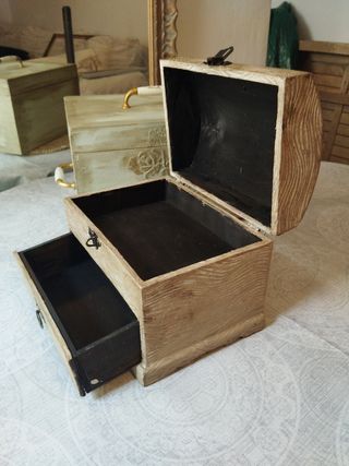 Baúl costurero de madera
