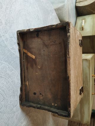 Baúl costurero de madera