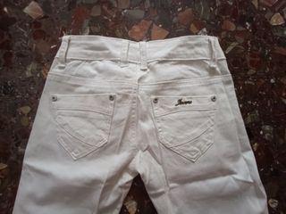 Pantalones vaqueros blancos