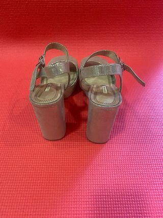 Sandalias tacón dorado 41