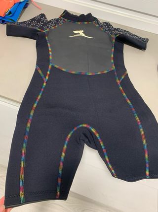 Trajes neopreno niño piscina. Todos 20€