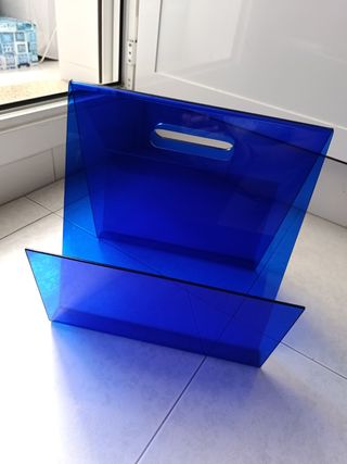 Revistero azul metacrilato