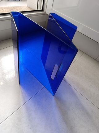 Revistero azul metacrilato