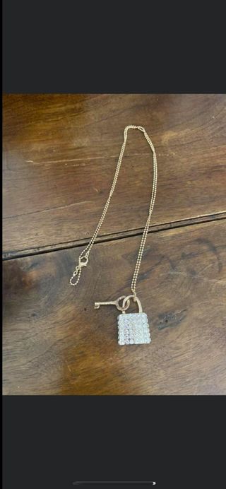 Collana con lucchetto e chiave