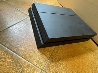 PS4 (PlayStation 4) negra
