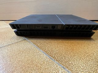 PS4 (PlayStation 4) negra