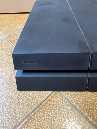 PS4 (PlayStation 4) negra