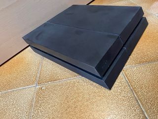 PS4 (PlayStation 4) negra