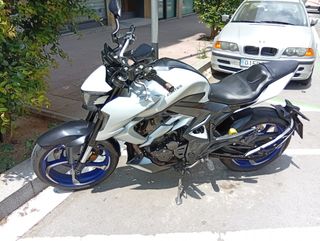 Zontes R350 - Moto blanca