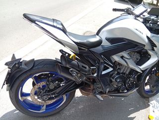 Zontes R350 - Moto blanca
