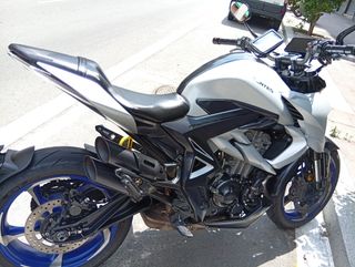 Zontes R350 - Moto blanca