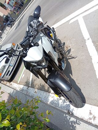 Zontes R350 - Moto blanca