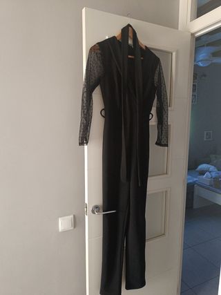 Mono negro elegante manga tul