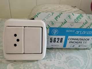 Interruptores y enchufes Plastimetal