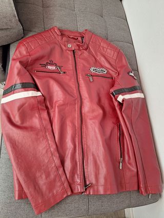 CAZADORA MOTO ROJA CUERO. (OFERTA) 