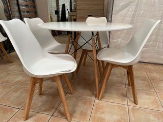 MESA DE COMEDOR / COCINA + 4 SILLAS ACOLCHADAS