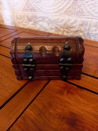 Cofre baúl madera antiguo