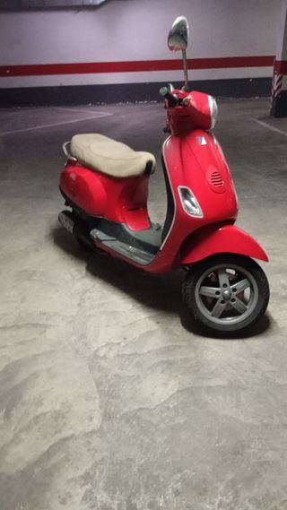 Vespa Primavera lx  50cc roja