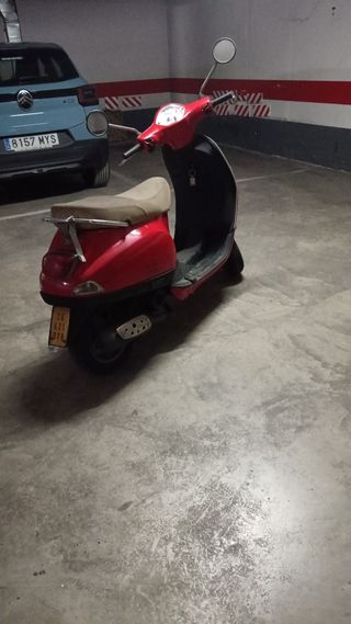 Vespa Primavera lx  50cc roja