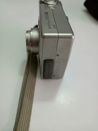 Canon Digital Ixus V2 fotocamera leggi descriz
